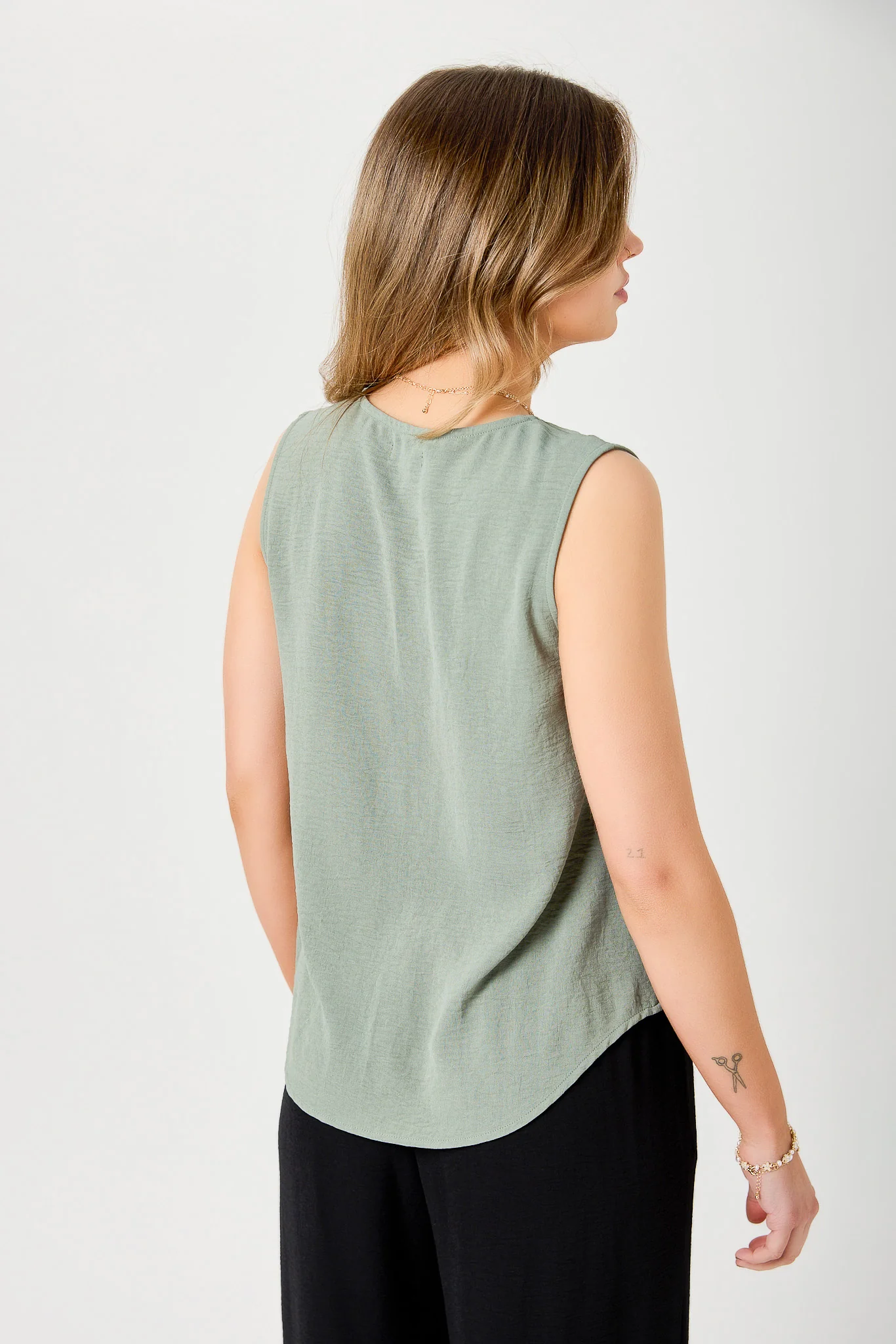 Airflow V-Neck Sleeveless Blouse with Buttons - Image 4