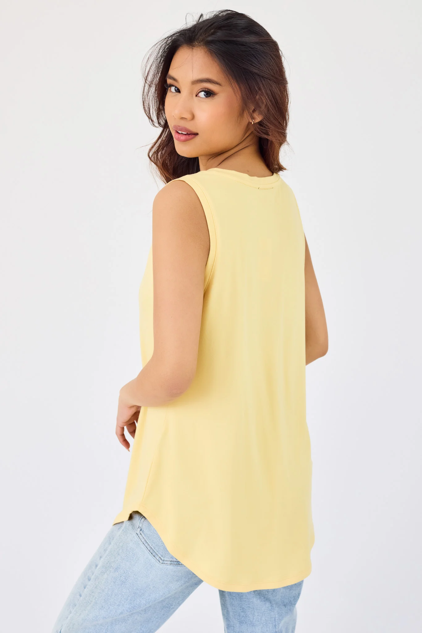 Brushed Knit Sleeveless V-Neck - Image 12