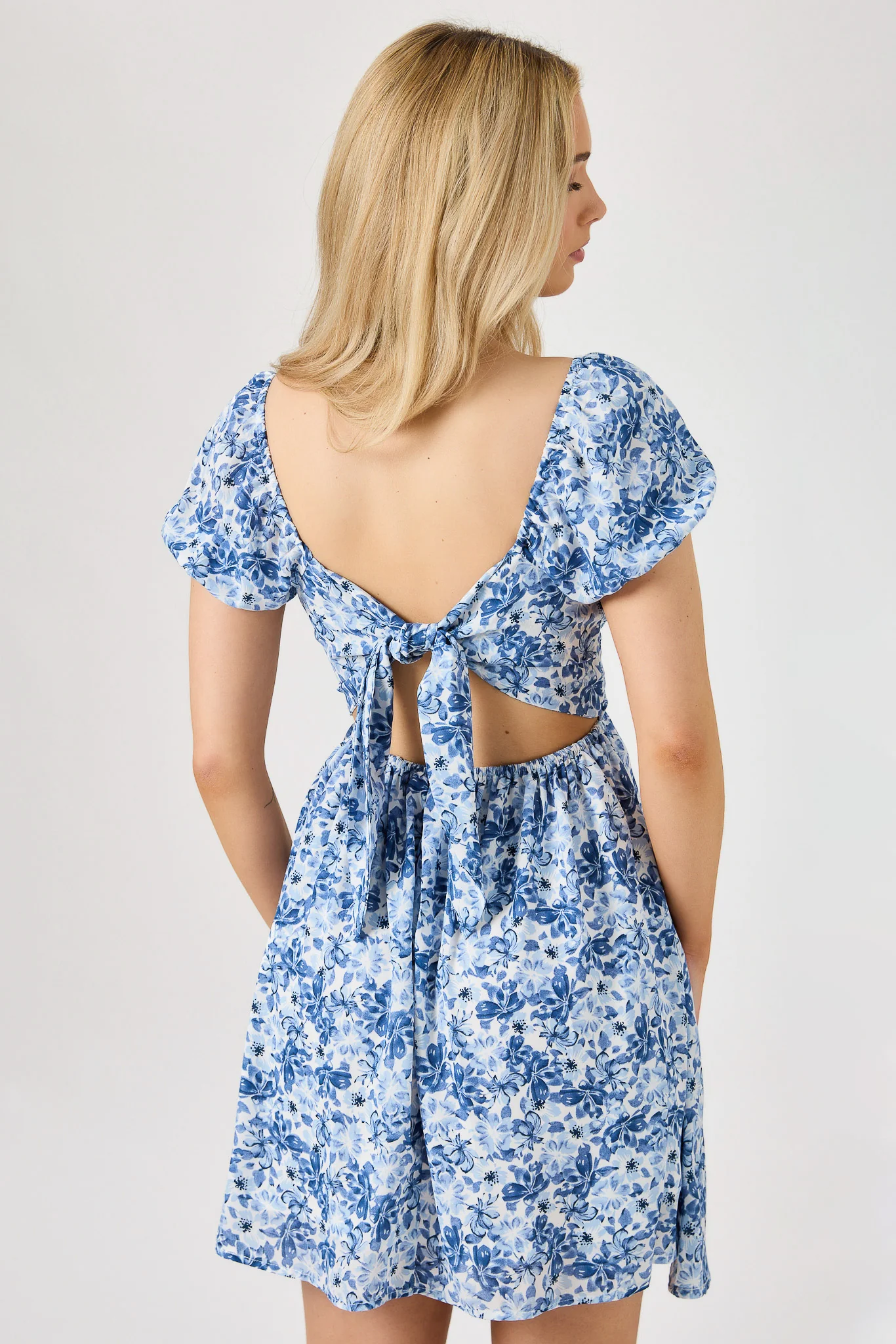 Floral Puff-Sleeve Emma-Bust Dress with Tie-Back - Image 4