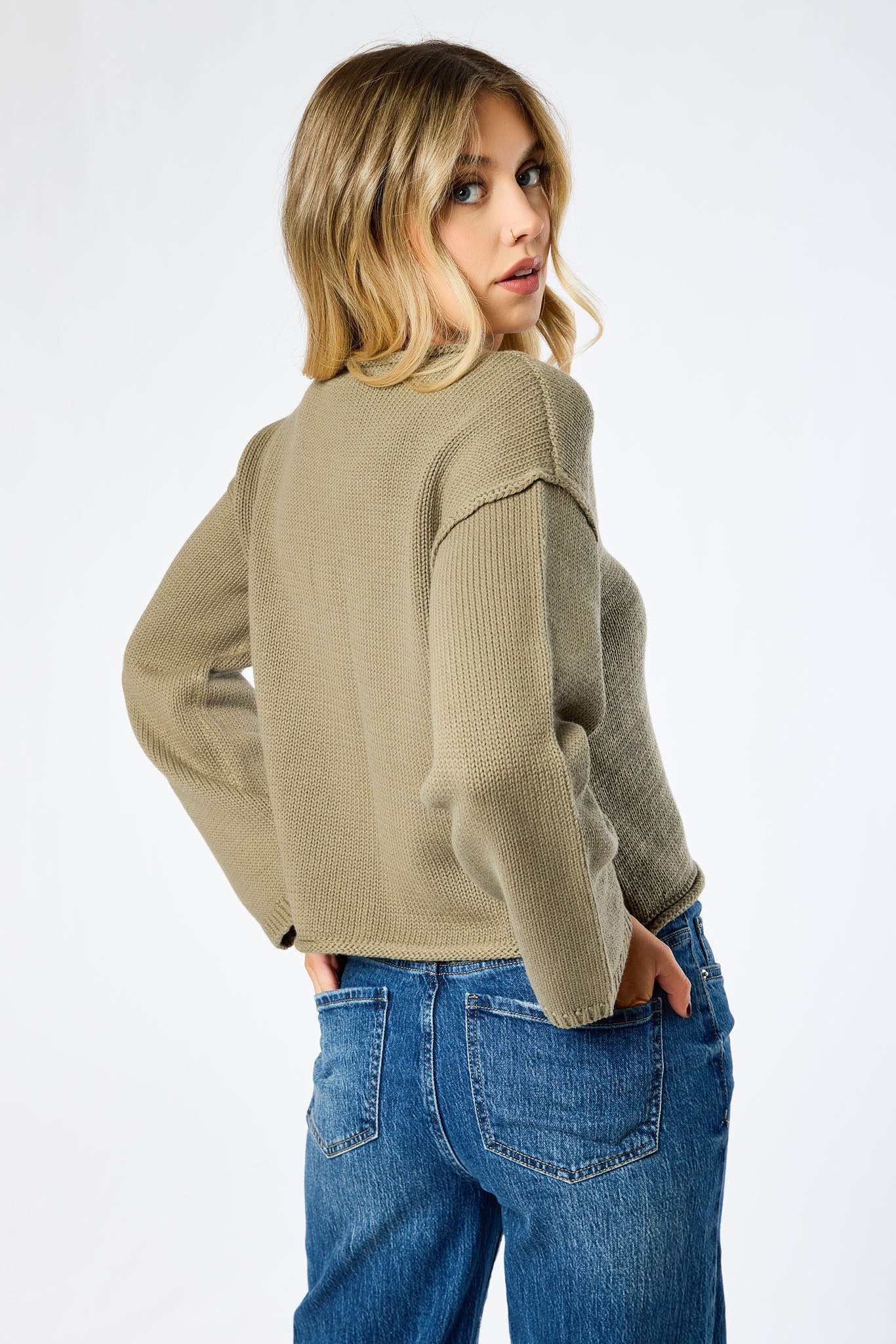 Roll-Edge Buttoned Long-Sleeve Cardigan - Image 5
